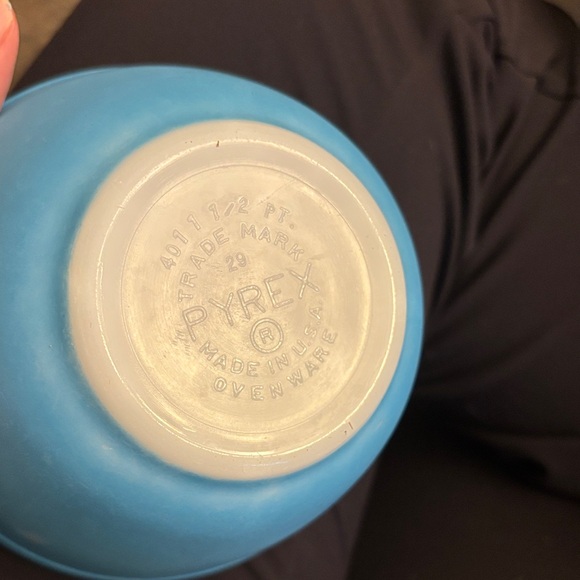 Blue and White Ceramic Bowl Pyrex - Picture 2 of 8